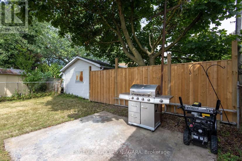 61 Hamilton Street — photo 2 of 40