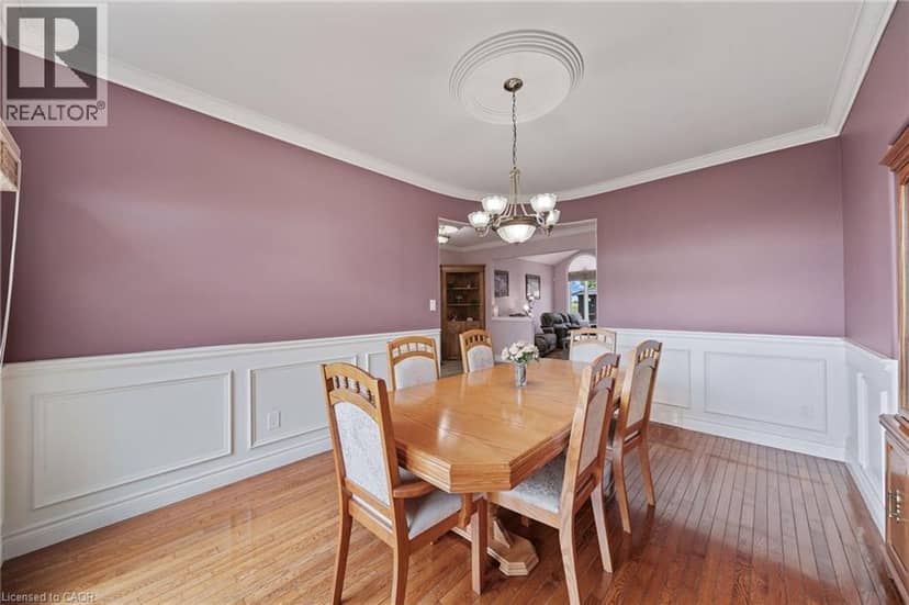 18 FEATHERSTONE Avenue — photo 8 of 40