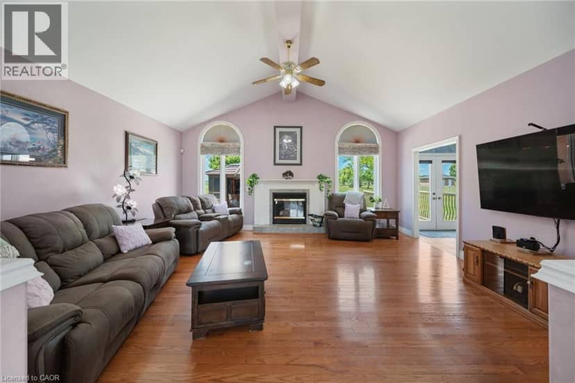 18 FEATHERSTONE Avenue — photo 7 of 40