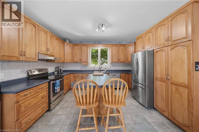 18 FEATHERSTONE Avenue — photo 10 of 40