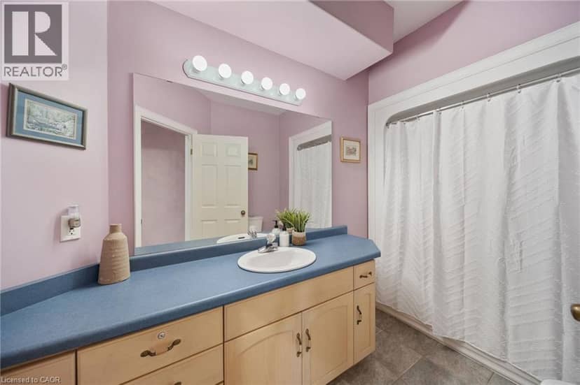 18 FEATHERSTONE Avenue — photo 20 of 40