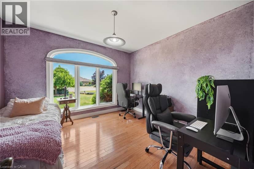 18 FEATHERSTONE Avenue — photo 17 of 40