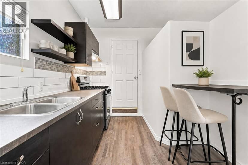24 HILL Street — photo 21 of 40