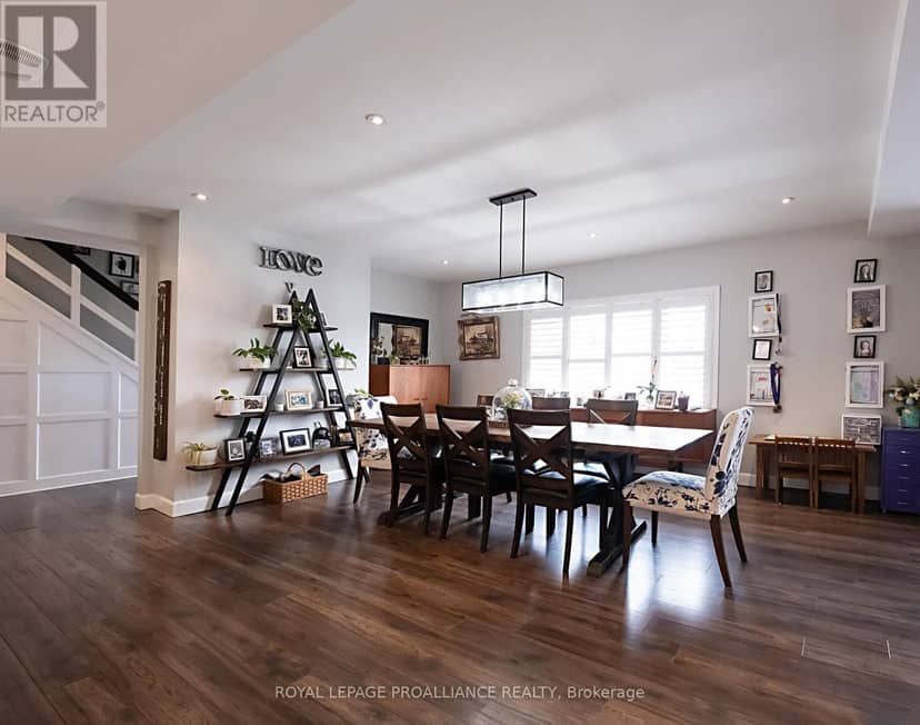 306 Dundas Street W — photo 13 of 40