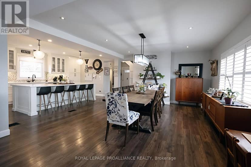306 Dundas Street W — photo 12 of 40