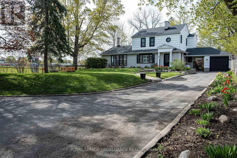 306 Dundas Street W — photo 1 of 40