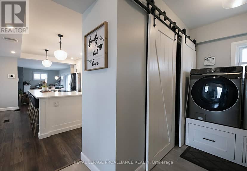 306 Dundas Street W — photo 21 of 40