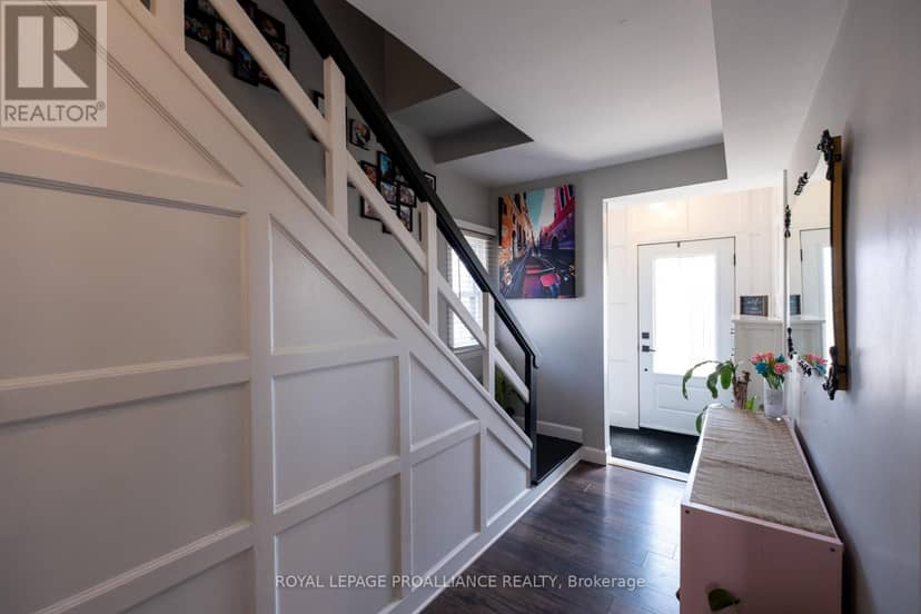 306 Dundas Street W — photo 6 of 40