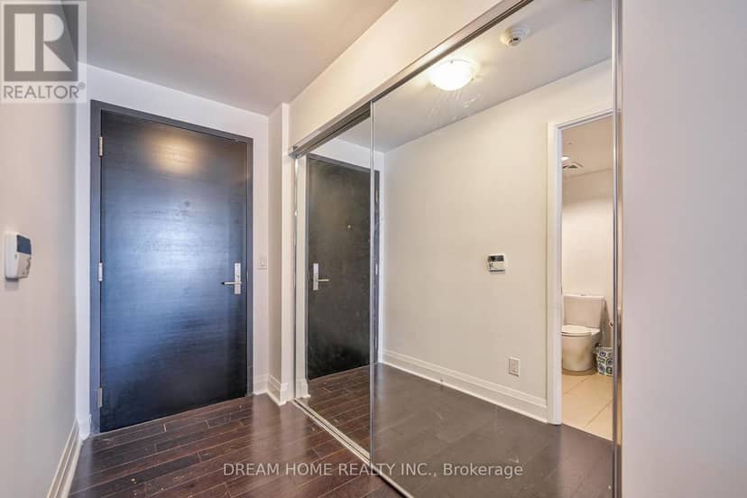 709 - 1080 Bay Street — photo 10 of 31