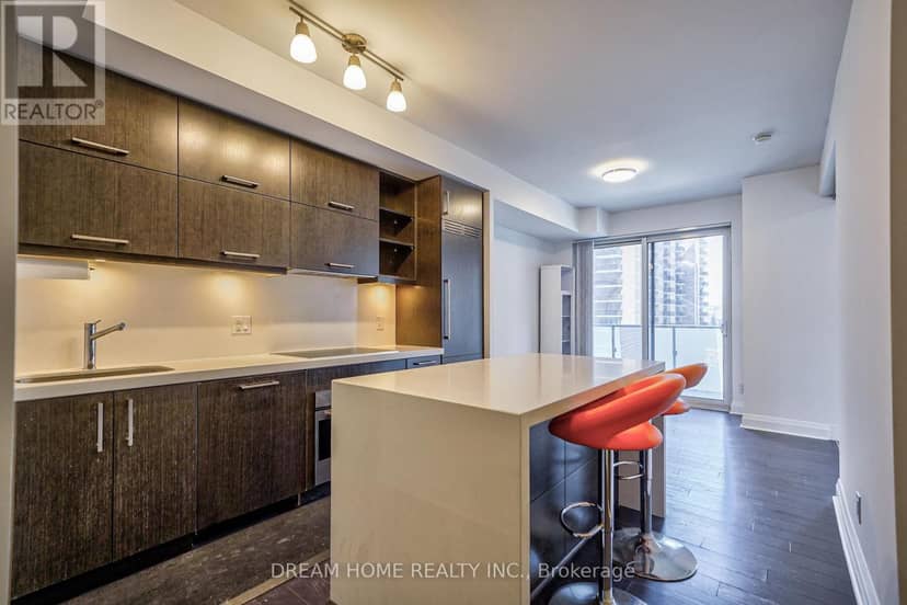 709 - 1080 Bay Street — photo 11 of 31