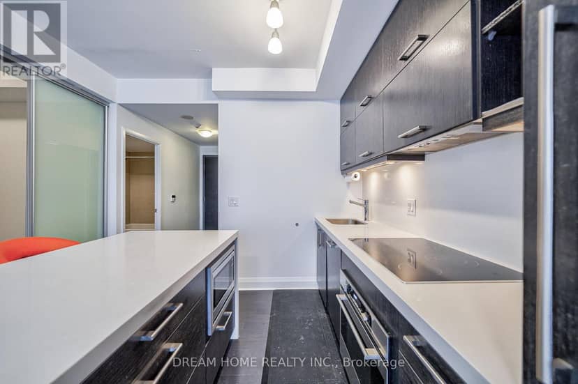709 - 1080 Bay Street — photo 12 of 31