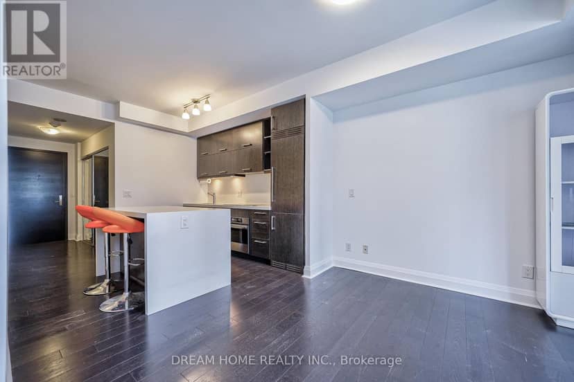 709 - 1080 Bay Street — photo 13 of 31