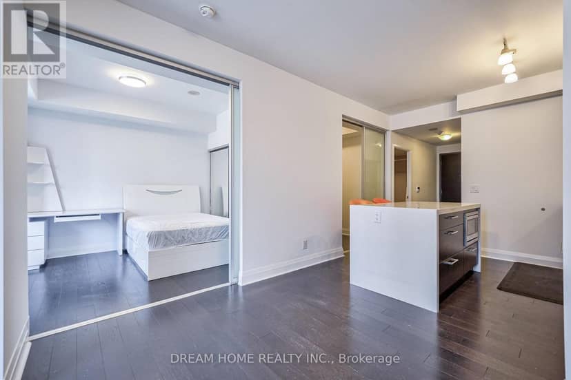 709 - 1080 Bay Street — photo 14 of 31