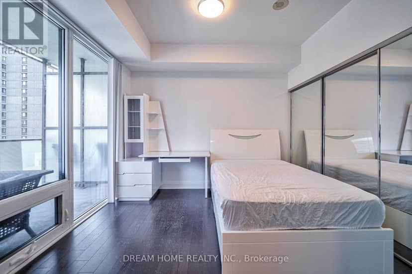 709 - 1080 Bay Street — photo 15 of 31