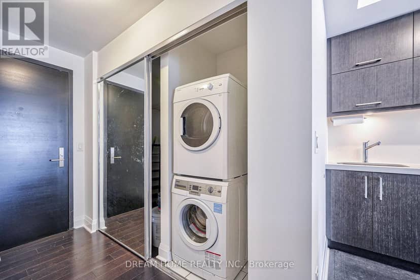 709 - 1080 Bay Street — photo 19 of 31