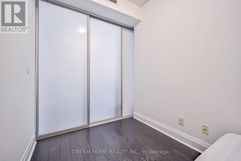 709 - 1080 Bay Street — photo 21 of 31