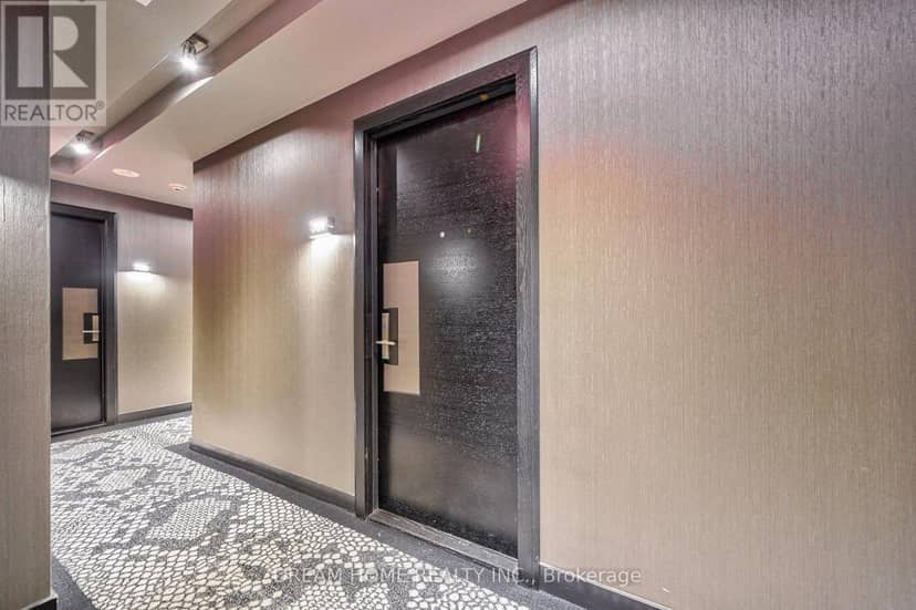 709 - 1080 Bay Street — photo 7 of 31