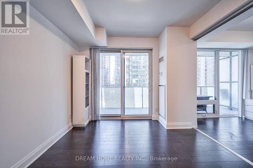 709 - 1080 Bay Street — photo 8 of 31
