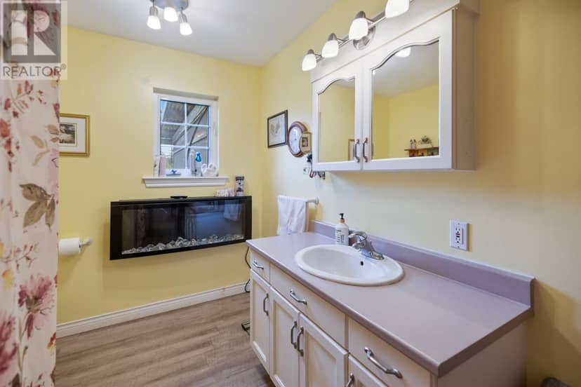 70 East Suffolk Road Ext — photo 19 of 40