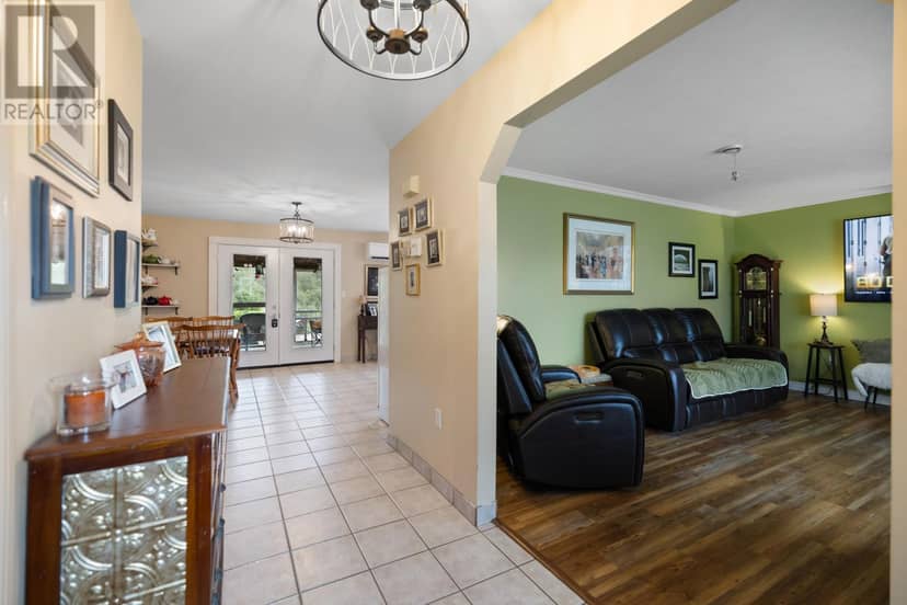 70 East Suffolk Road Ext — photo 3 of 40