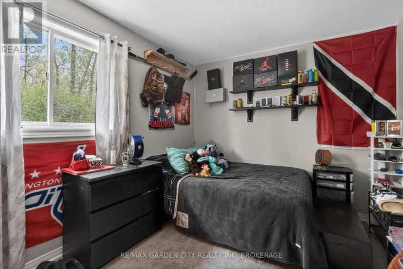 11 Rochelle Crescent — photo 19 of 40
