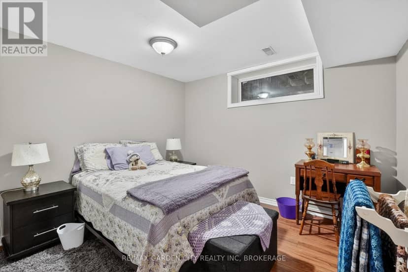 11 Rochelle Crescent — photo 28 of 40