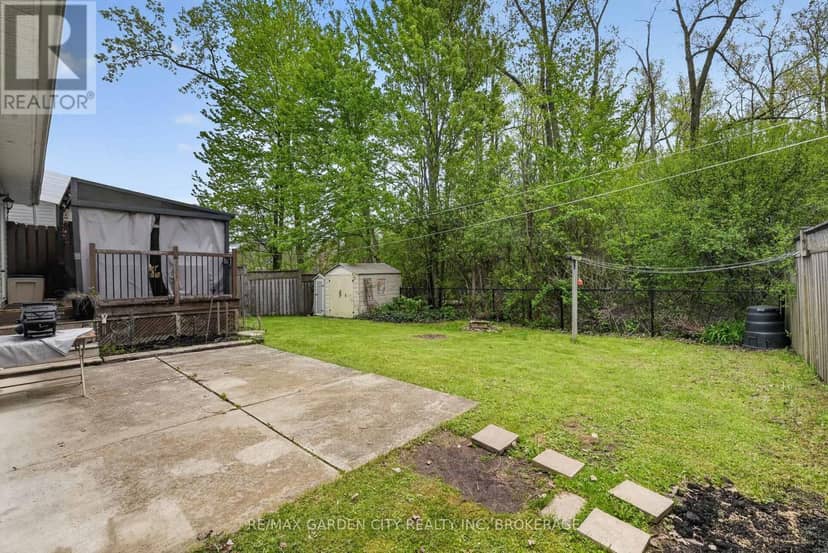 11 Rochelle Crescent — photo 31 of 40