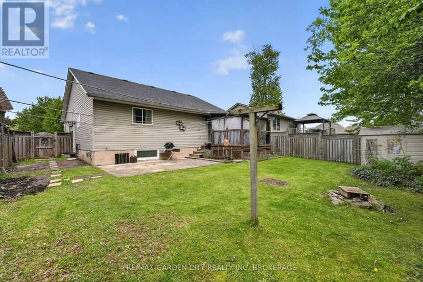 11 Rochelle Crescent — photo 32 of 40