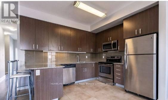 T101 - 62 Balsam Street — photo 2 of 10