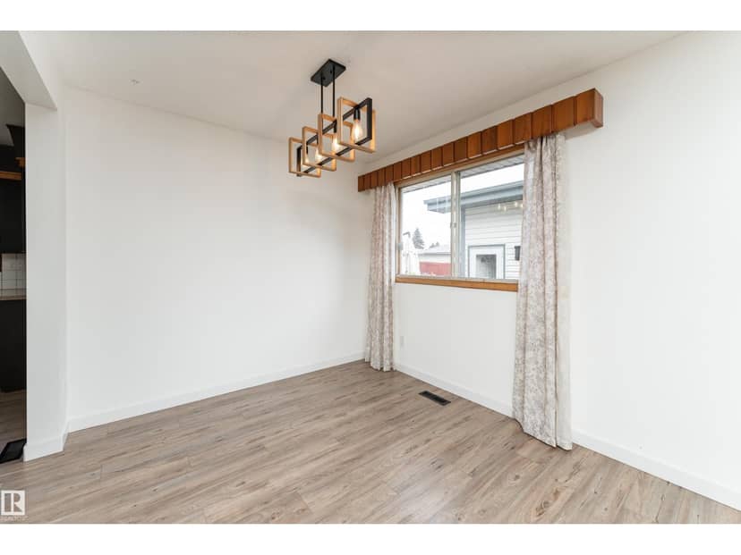 7120 139 AV NW — photo 12 of 40