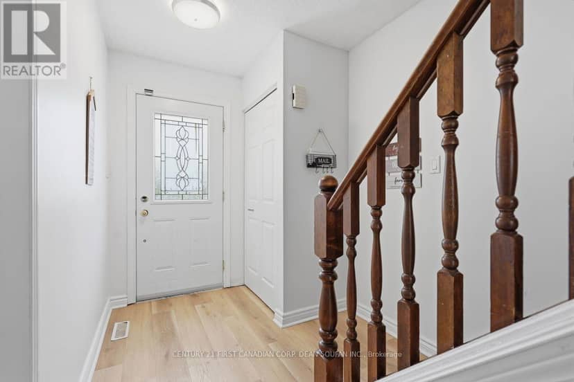 33 Ashley Crescent — photo 11 of 40