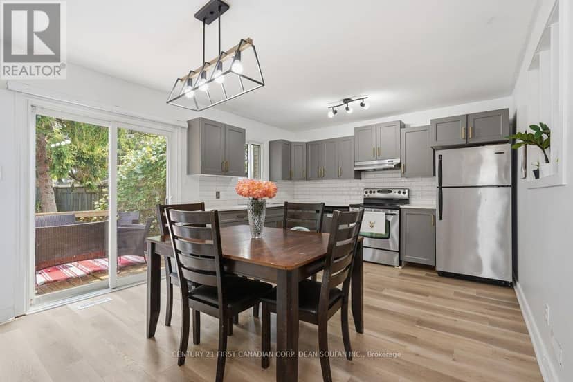 33 Ashley Crescent — photo 17 of 40