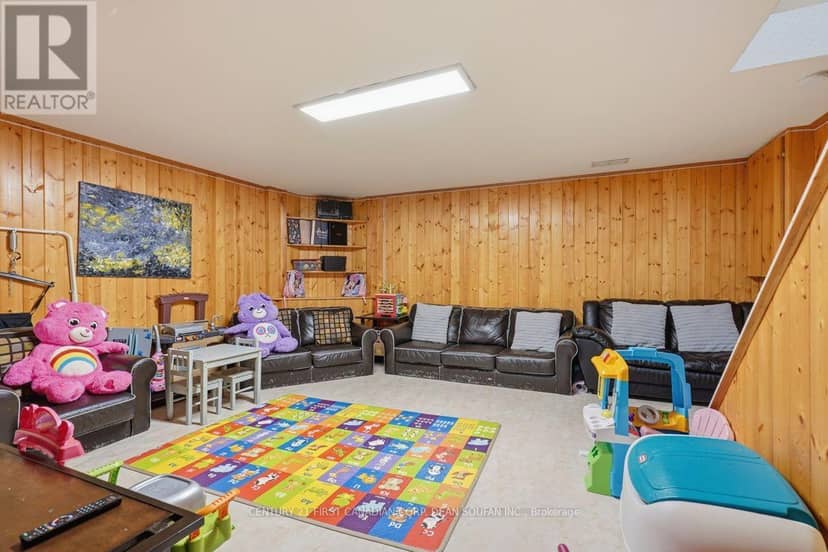33 Ashley Crescent — photo 33 of 40