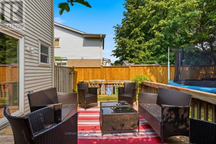 33 Ashley Crescent — photo 38 of 40