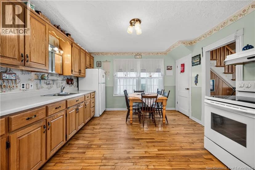 5910 King Street — photo 10 of 40