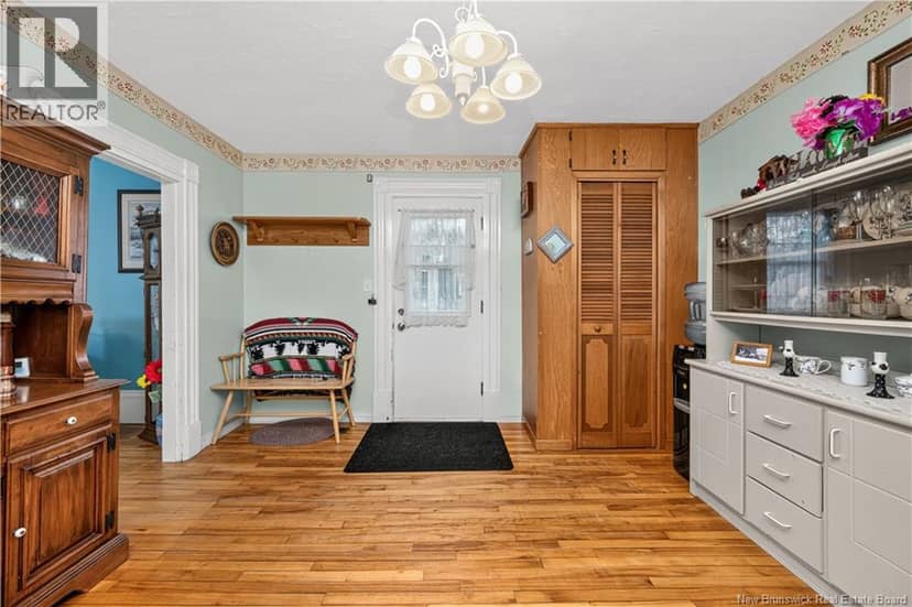 5910 King Street — photo 7 of 40