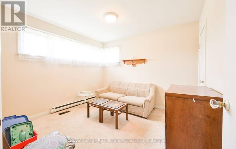 27 Rothsay Avenue — photo 16 of 32