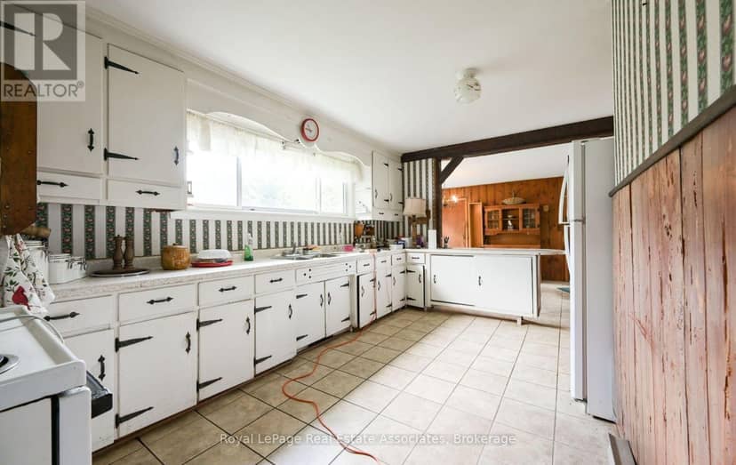 27 Rothsay Avenue — photo 7 of 32