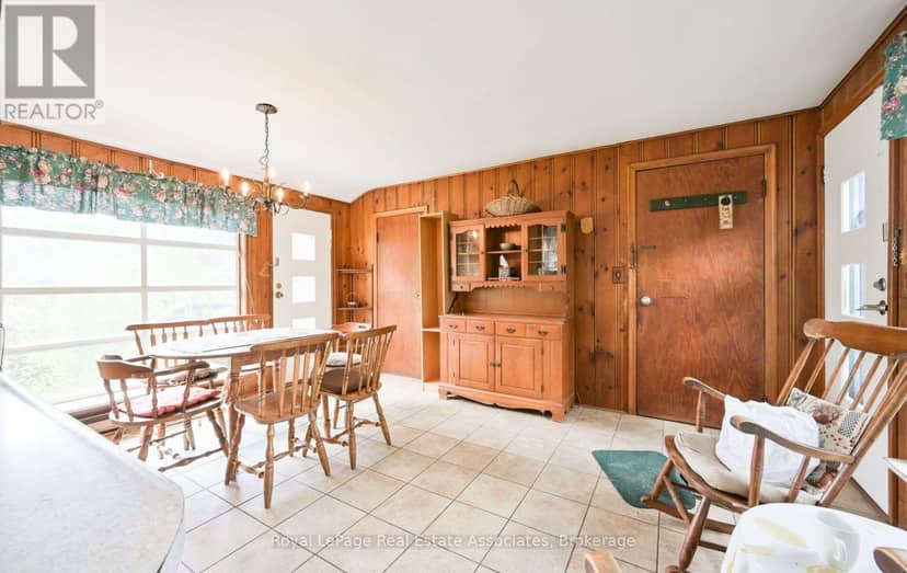 27 Rothsay Avenue — photo 9 of 32