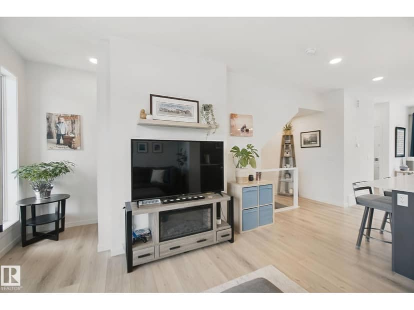 409 32 ST SW — photo 9 of 40