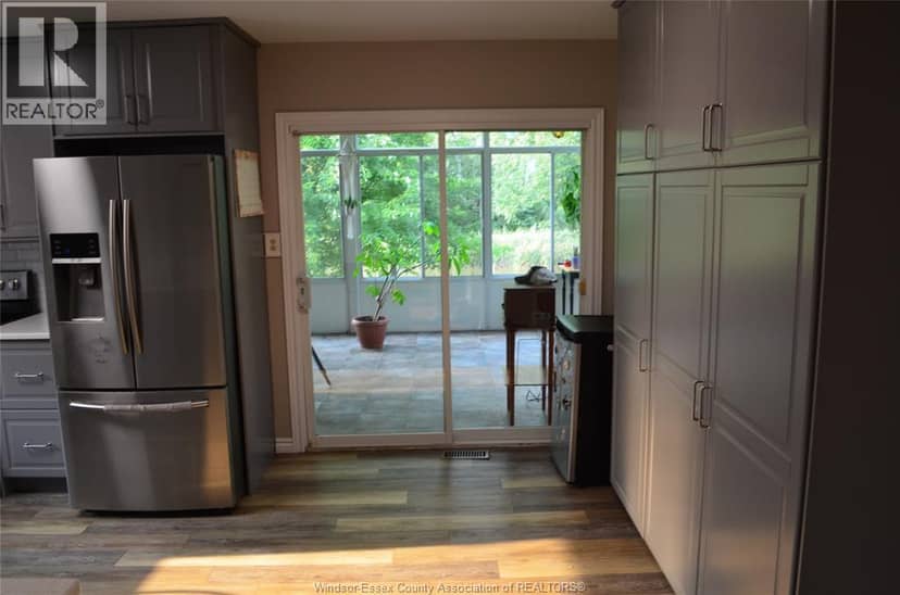 1270 Woodmont Crescent — photo 13 of 40