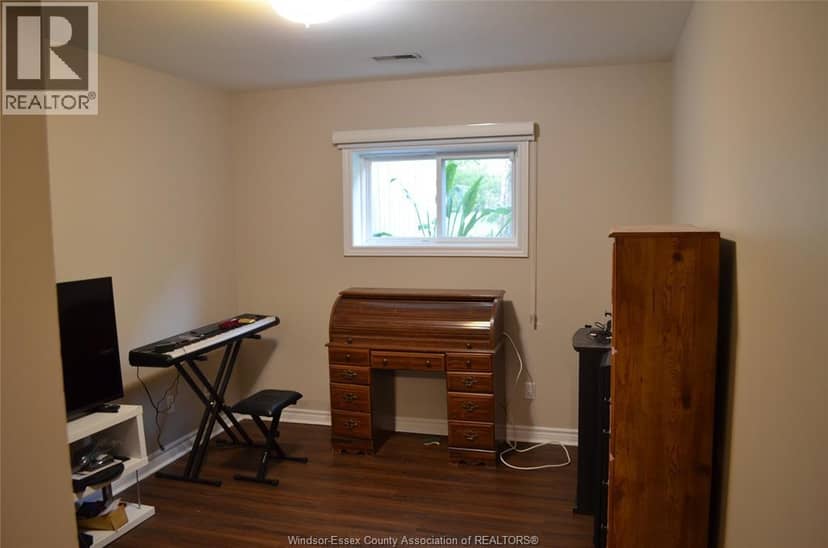1270 Woodmont Crescent — photo 28 of 40