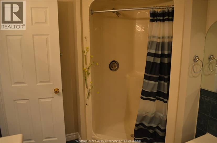1270 Woodmont Crescent — photo 32 of 40