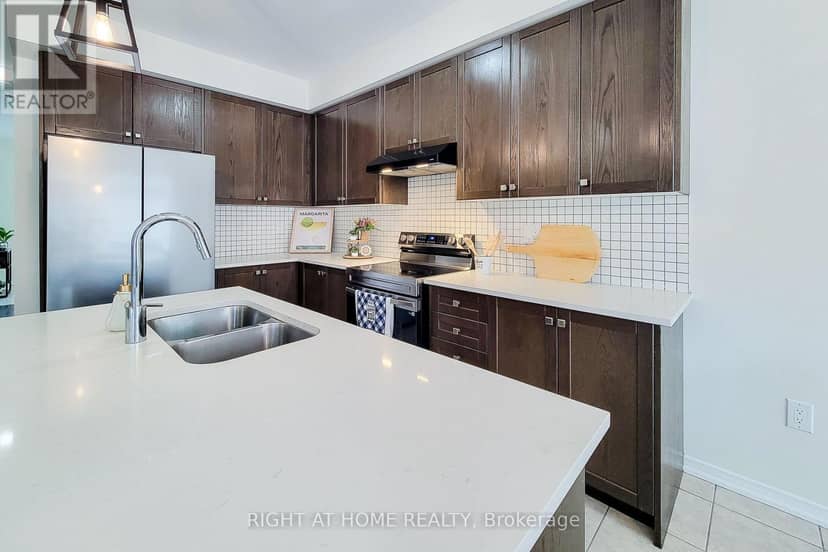 11 Esther Crescent — photo 14 of 40