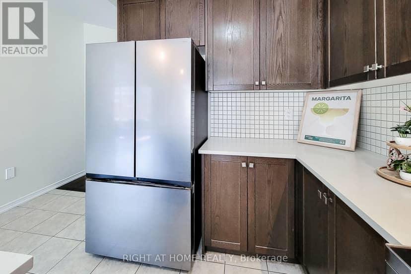 11 Esther Crescent — photo 16 of 40