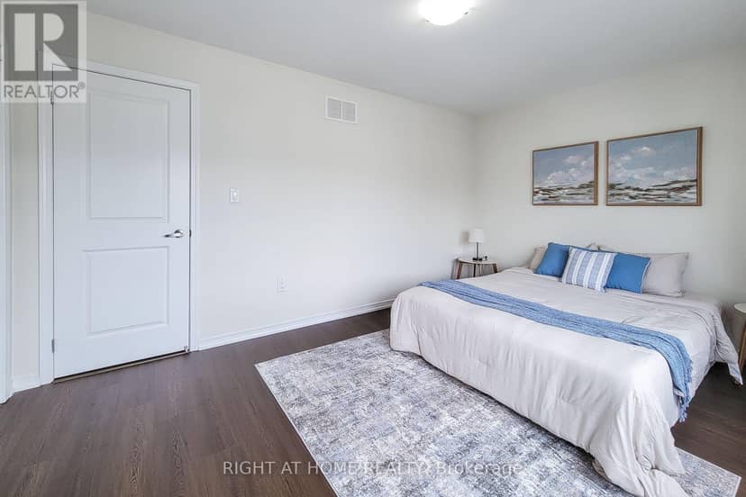 11 Esther Crescent — photo 32 of 40