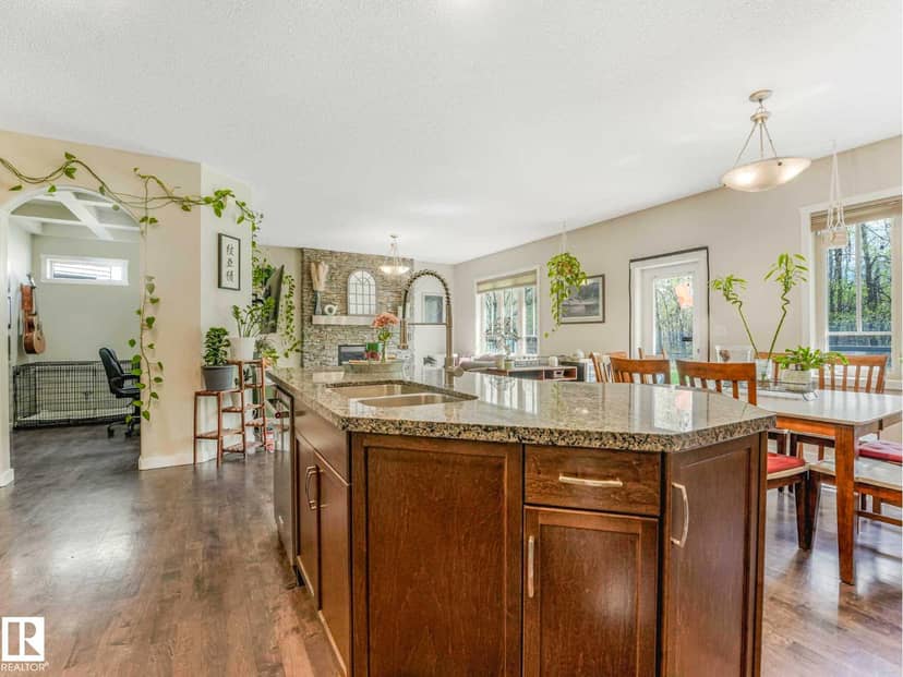 2825 Anderson Pl SW — photo 9 of 40