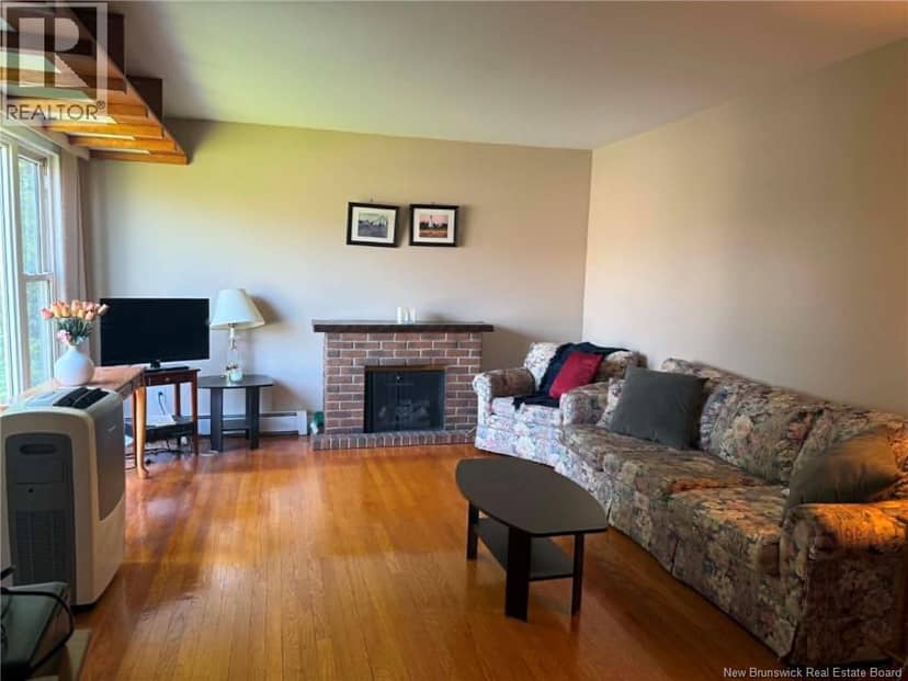 2393 King George Hwy — photo 10 of 16