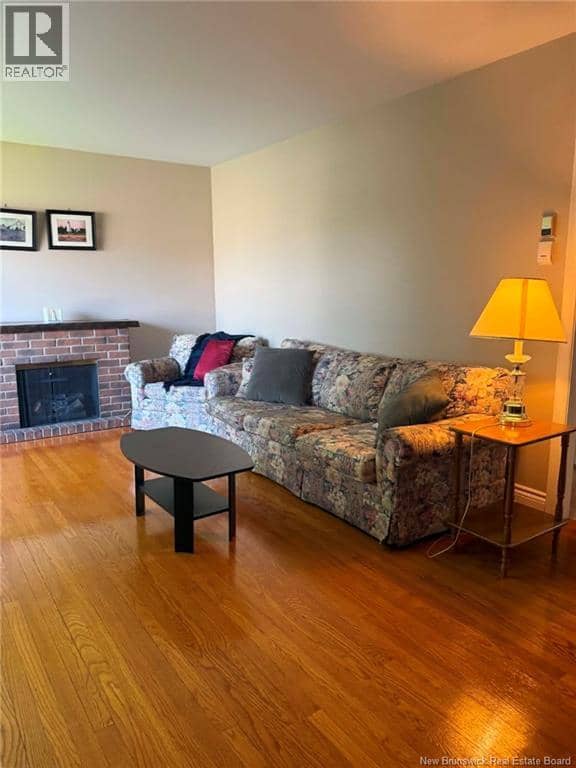2393 King George Hwy — photo 9 of 16