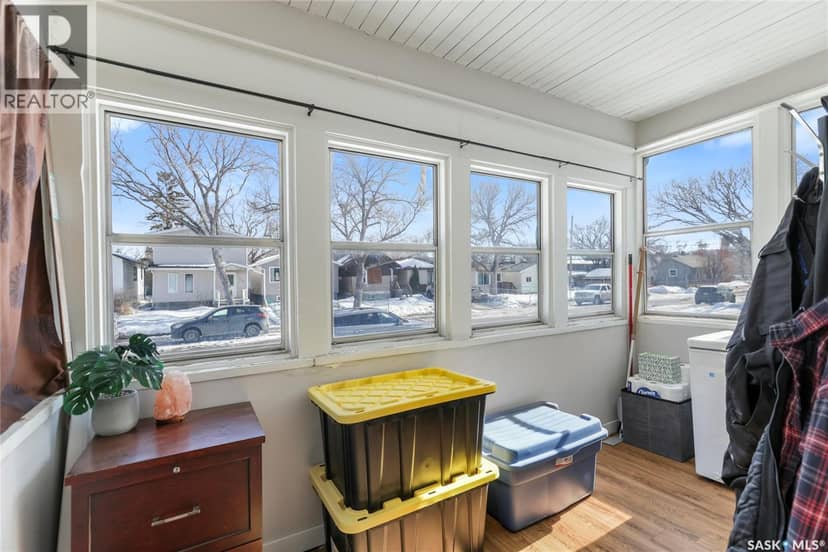 1438 Connaught STREET — photo 2 of 21